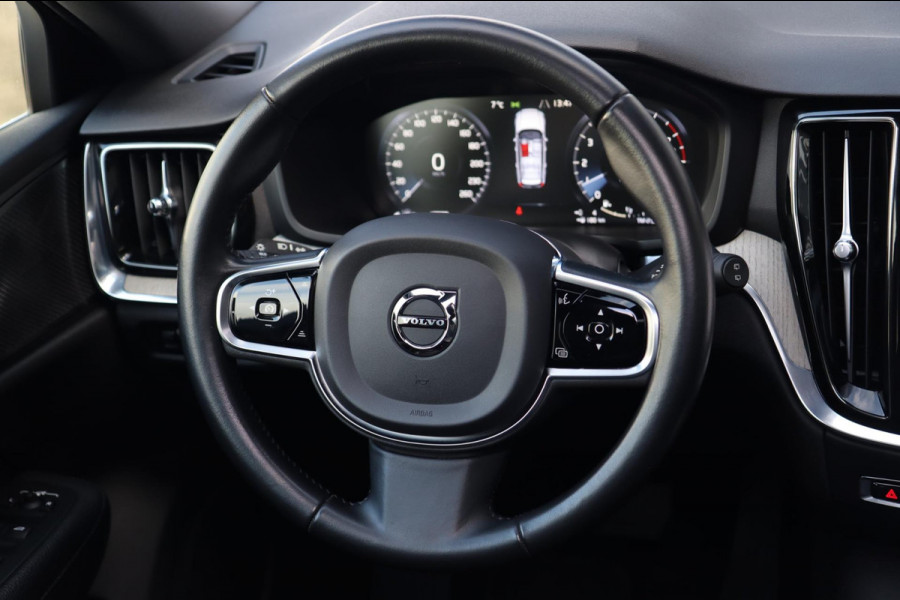 Volvo V60 2.0 T8 AWD Inscription / PANO / HK / MEMORY / ACC / KEYLESS / CAMERA