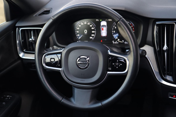 Volvo V60 2.0 T8 AWD Inscription / PANO / HK / MEMORY / ACC / KEYLESS / CAMERA