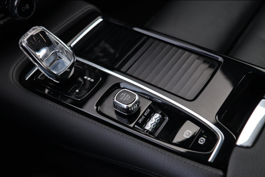 Volvo V60 2.0 T8 AWD Inscription / PANO / HK / MEMORY / ACC / KEYLESS / CAMERA