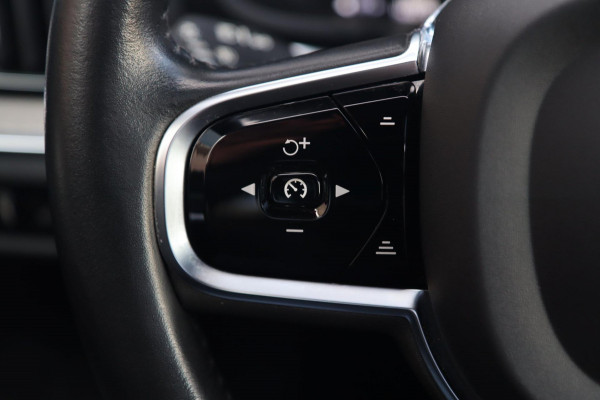 Volvo V60 2.0 T8 AWD Inscription / PANO / HK / MEMORY / ACC / KEYLESS / CAMERA