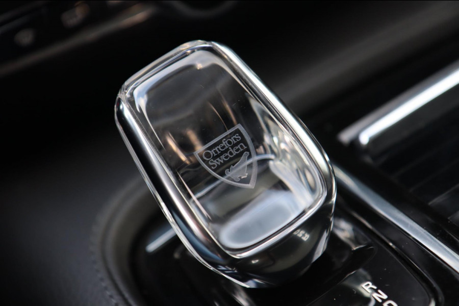 Volvo V60 2.0 T8 AWD Inscription / PANO / HK / MEMORY / ACC / KEYLESS / CAMERA