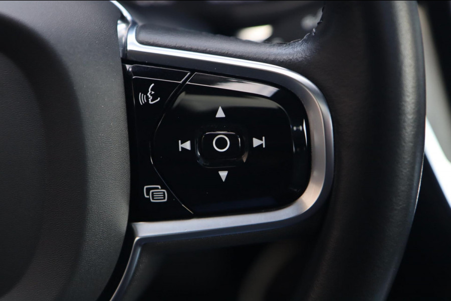 Volvo V60 2.0 T8 AWD Inscription / PANO / HK / MEMORY / ACC / KEYLESS / CAMERA