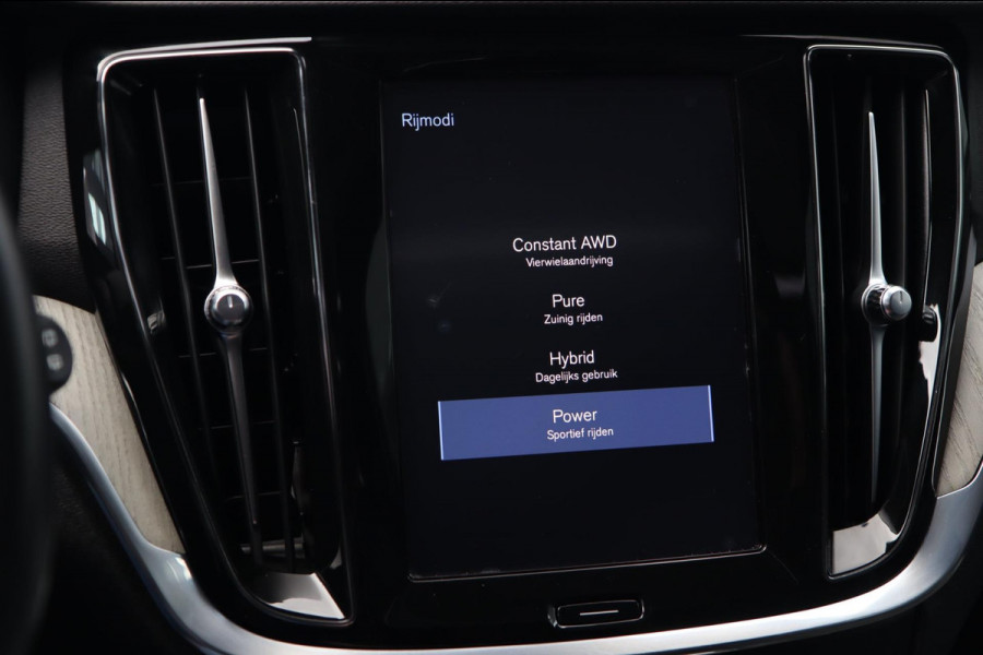 Volvo V60 2.0 T8 AWD Inscription / PANO / HK / MEMORY / ACC / KEYLESS / CAMERA