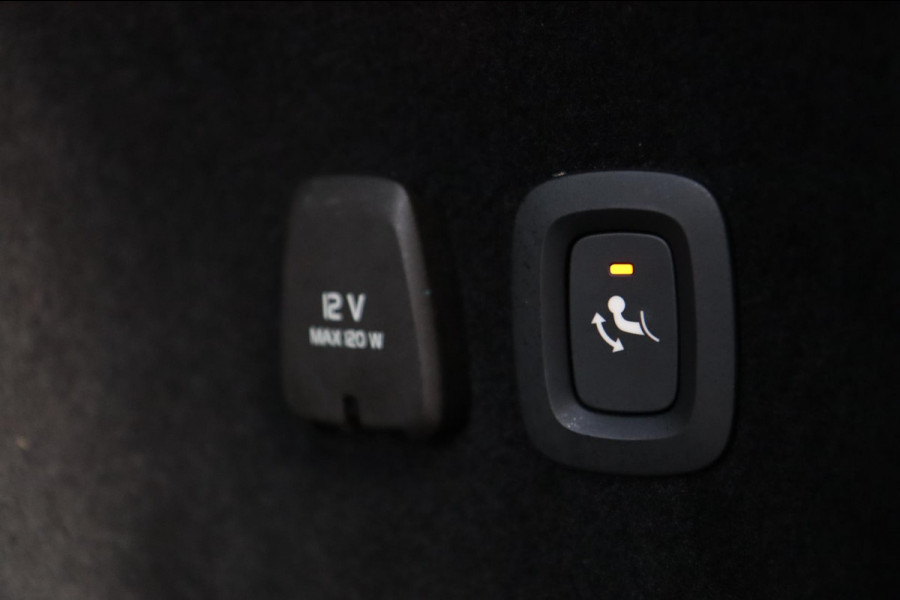 Volvo V60 2.0 T8 AWD Inscription / PANO / HK / MEMORY / ACC / KEYLESS / CAMERA