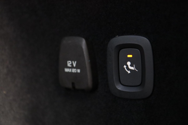 Volvo V60 2.0 T8 AWD Inscription / PANO / HK / MEMORY / ACC / KEYLESS / CAMERA