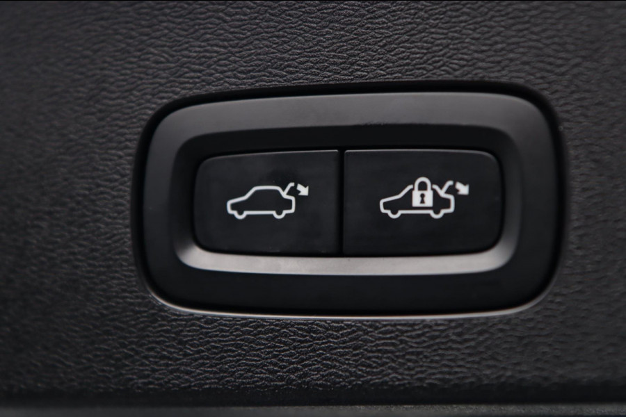 Volvo V60 2.0 T8 AWD Inscription / PANO / HK / MEMORY / ACC / KEYLESS / CAMERA