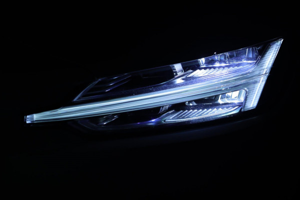 Volvo V60 2.0 T8 AWD Inscription / PANO / HK / MEMORY / ACC / KEYLESS / CAMERA