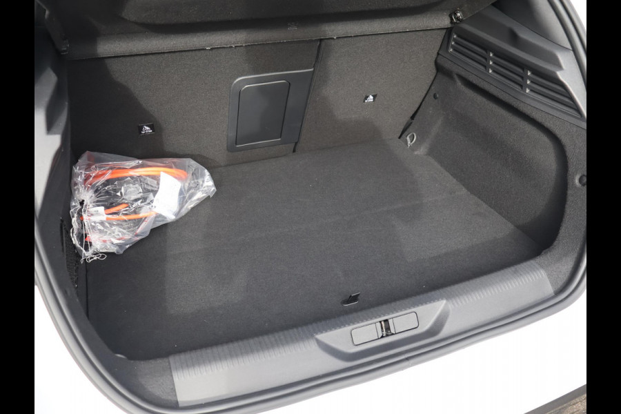 Peugeot E-308 FIRST EDITION GT EV 54 KWH + STUUR/STOELVERW. | ADAPTIVE CRUISE | CARPLAY | STANDKACHEL | CAMERA