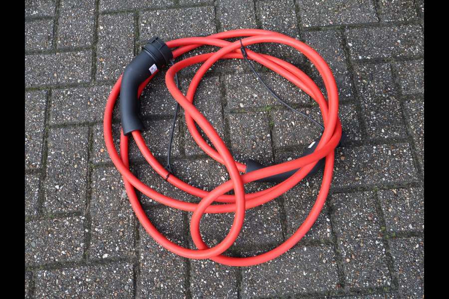 Peugeot E-308 FIRST EDITION GT EV 54 KWH + STUUR/STOELVERW. | ADAPTIVE CRUISE | CARPLAY | STANDKACHEL | CAMERA