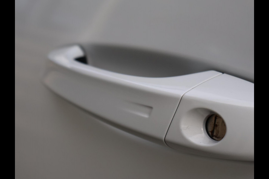 Peugeot E-308 FIRST EDITION GT EV 54 KWH + STUUR/STOELVERW. | ADAPTIVE CRUISE | CARPLAY | STANDKACHEL | CAMERA