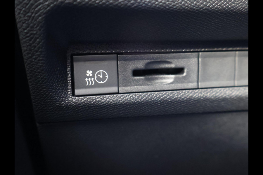 Peugeot E-308 FIRST EDITION GT EV 54 KWH + STUUR/STOELVERW. | ADAPTIVE CRUISE | CARPLAY | STANDKACHEL | CAMERA