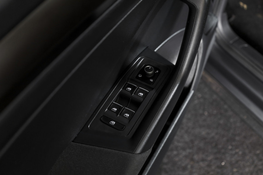 Volkswagen T-Roc 1.5 TSI Style 150 PK Orig. NL | Afn. Trekhaak | Adapt. Cruise | PDC | NAV + App. Connect | ECC | LM 16" |