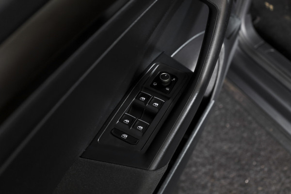 Volkswagen T-Roc 1.5 TSI Style 150 PK Orig. NL | Afn. Trekhaak | Adapt. Cruise | PDC | NAV + App. Connect | ECC | LM 16" |