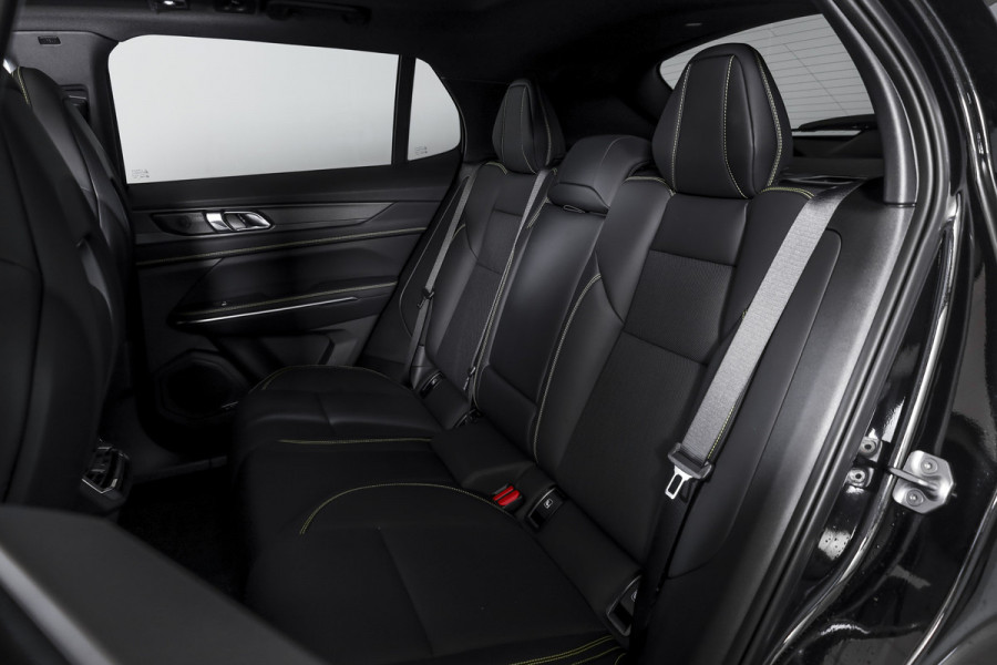 Lynk & Co 01 1.5 More | S/K-panodak | Dig. Cockpit | Stoel-+Stuurverw. | 360 Camera | Adapt. Cruise | Memory | Elek. klep | LM 20" |