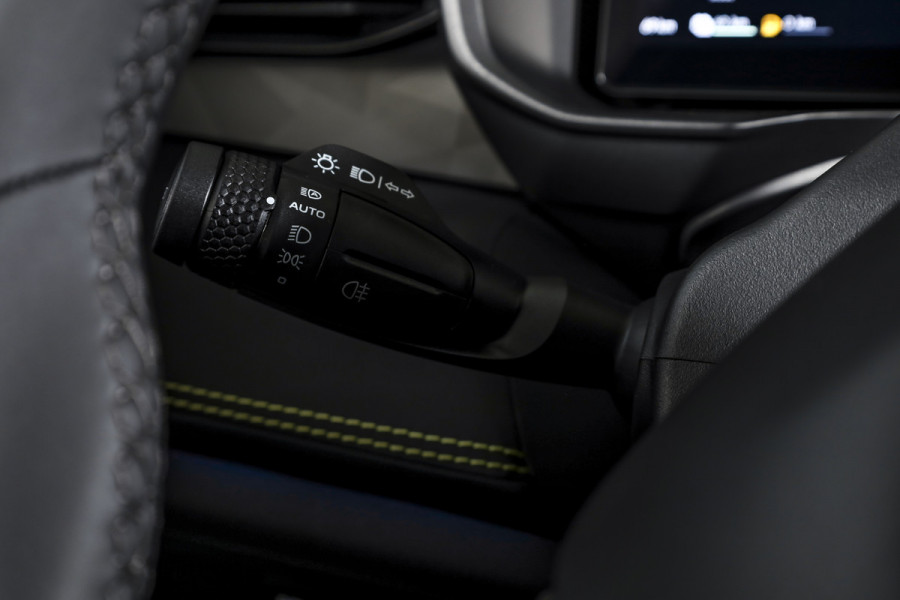 Lynk & Co 01 1.5 More | S/K-panodak | Dig. Cockpit | Stoel-+Stuurverw. | 360 Camera | Adapt. Cruise | Memory | Elek. klep | LM 20" |