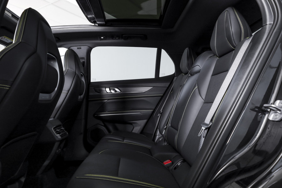 Lynk & Co 01 1.5 More | S/K-panodak | Dig. Cockpit | Stoel-+Stuurverw. | 360 Camera | Adapt. Cruise | Memory | Elek. klep | LM 20" |