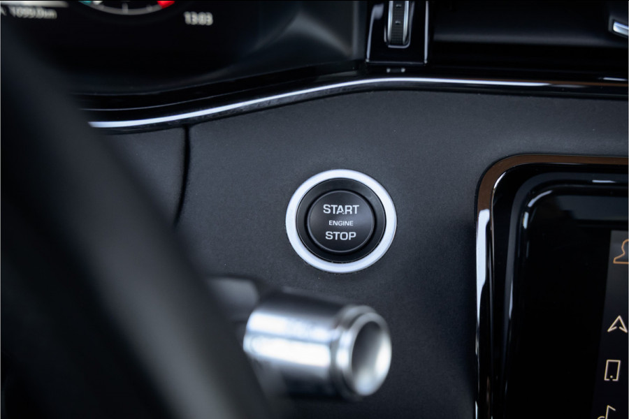 Land Rover Range Rover Evoque 2.0 D200 AWD R-Dynamic SE Pano - 20'' - Black Pack