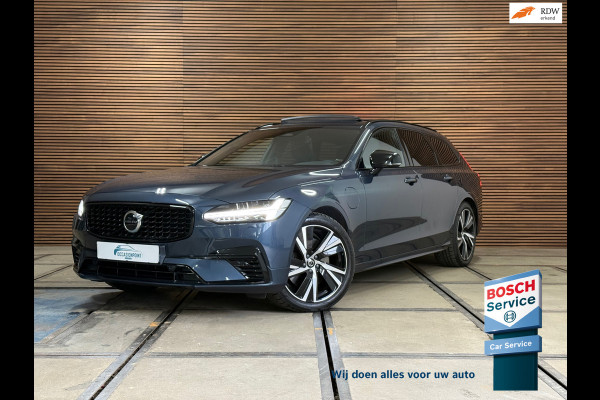 Volvo V90 T6 Recharge AWD R-Design Ultra Black | FaceLift | Pano | ILS Licht-Pakket | Comfort-Pakket | Parkeerassistent-Pakket |