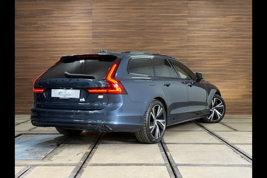 Volvo V90 T6 Recharge AWD R-Design Ultra Black | FaceLift | Pano | ILS Licht-Pakket | Comfort-Pakket | Parkeerassistent-Pakket |