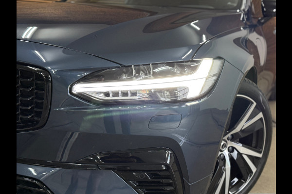 Volvo V90 T6 Recharge AWD R-Design Ultra Black | FaceLift | Pano | ILS Licht-Pakket | Comfort-Pakket | Parkeerassistent-Pakket |