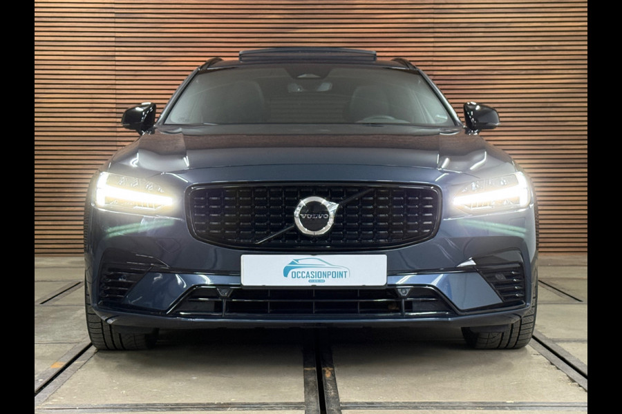 Volvo V90 T6 Recharge AWD R-Design Ultra Black | FaceLift | Pano | ILS Licht-Pakket | Comfort-Pakket | Parkeerassistent-Pakket |
