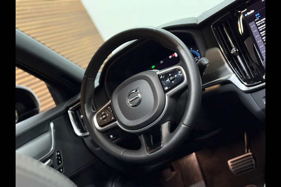 Volvo V90 T6 Recharge AWD R-Design Ultra Black | FaceLift | Pano | ILS Licht-Pakket | Comfort-Pakket | Parkeerassistent-Pakket |