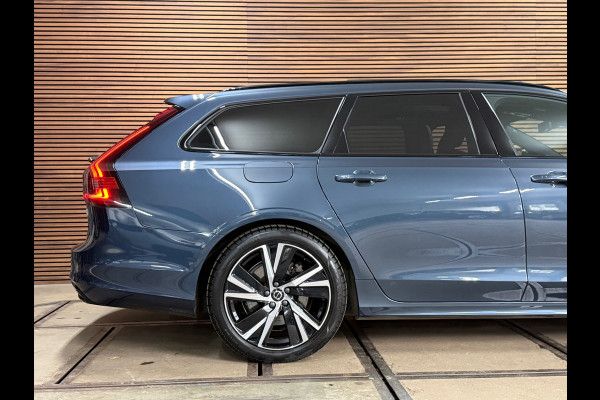 Volvo V90 T6 Recharge AWD R-Design Ultra Black | FaceLift | Pano | ILS Licht-Pakket | Comfort-Pakket | Parkeerassistent-Pakket |