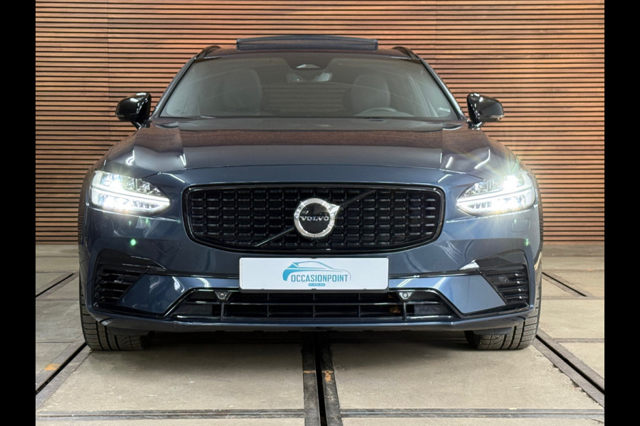 Volvo V90 T6 Recharge AWD R-Design Ultra Black | FaceLift | Pano | ILS Licht-Pakket | Comfort-Pakket | Parkeerassistent-Pakket |