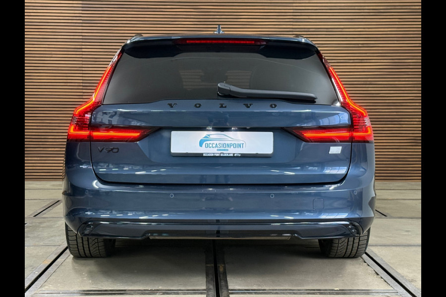 Volvo V90 T6 Recharge AWD R-Design Ultra Black | FaceLift | Pano | ILS Licht-Pakket | Comfort-Pakket | Parkeerassistent-Pakket |