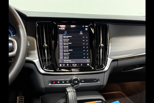 Volvo V90 T6 Recharge AWD R-Design Ultra Black | FaceLift | Pano | ILS Licht-Pakket | Comfort-Pakket | Parkeerassistent-Pakket |