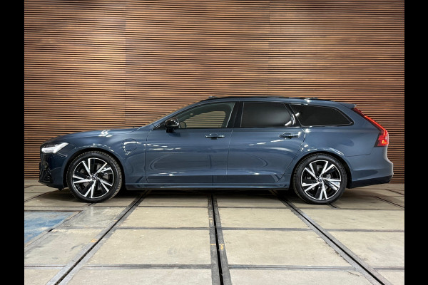 Volvo V90 T6 Recharge AWD R-Design Ultra Black | FaceLift | Pano | ILS Licht-Pakket | Comfort-Pakket | Parkeerassistent-Pakket |