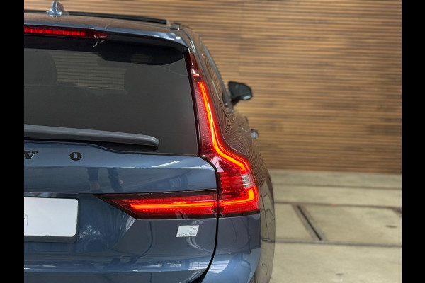 Volvo V90 T6 Recharge AWD R-Design Ultra Black | FaceLift | Pano | ILS Licht-Pakket | Comfort-Pakket | Parkeerassistent-Pakket |
