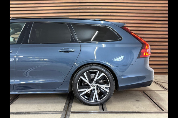 Volvo V90 T6 Recharge AWD R-Design Ultra Black | FaceLift | Pano | ILS Licht-Pakket | Comfort-Pakket | Parkeerassistent-Pakket |