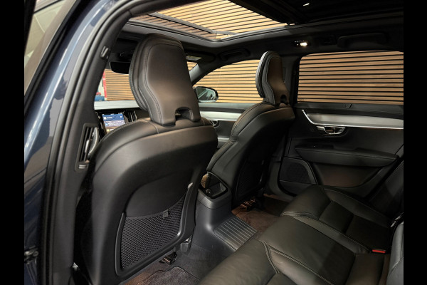 Volvo V90 T6 Recharge AWD R-Design Ultra Black | FaceLift | Pano | ILS Licht-Pakket | Comfort-Pakket | Parkeerassistent-Pakket |