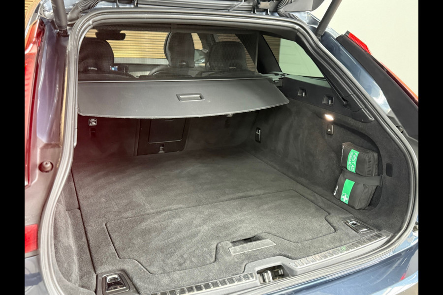 Volvo V90 T6 Recharge AWD R-Design Ultra Black | FaceLift | Pano | ILS Licht-Pakket | Comfort-Pakket | Parkeerassistent-Pakket |
