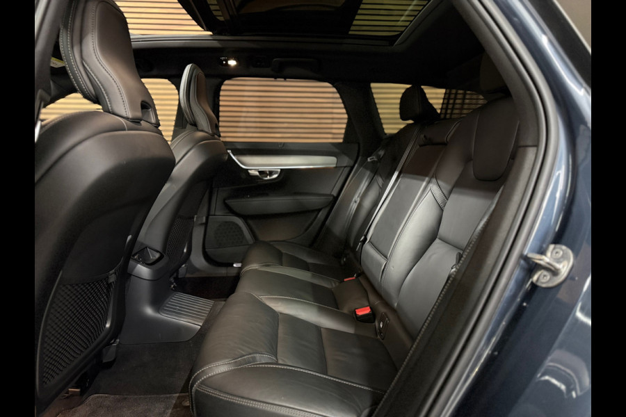 Volvo V90 T6 Recharge AWD R-Design Ultra Black | FaceLift | Pano | ILS Licht-Pakket | Comfort-Pakket | Parkeerassistent-Pakket |