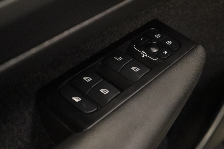 Volvo XC40 1.5 T5 Recharge Inscription Panoramadak Navigatie Leder Trekhaak 24 maanden garantie mogelijk (*vraag naar de voorwaarden)