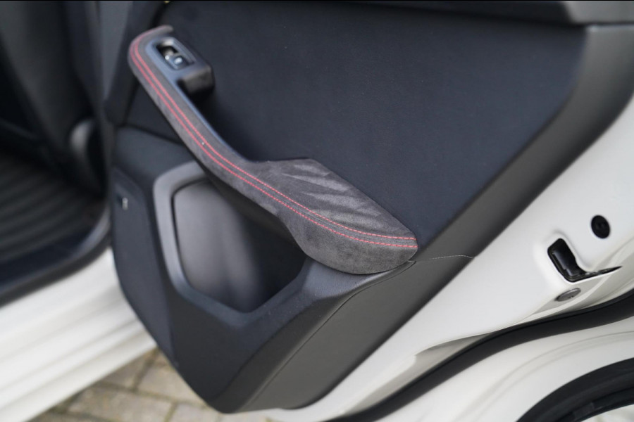 Porsche Macan 2.9 GTS | Panorama | Sport uitlaat | 360 Cam | Luchtvering | Sport Chrono | Dealer onderhouden | 1e eigenaar | ACC |