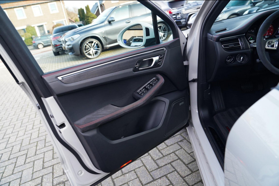 Porsche Macan 2.9 GTS | Panorama | Sport uitlaat | 360 Cam | Luchtvering | Sport Chrono | Dealer onderhouden | 1e eigenaar | ACC |