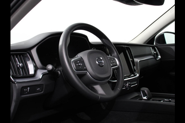 Volvo V60 2.0 B4 Momentum | Climate control | Cruise control adaptieve | Parkeersensoren | Achteruitrijd camera | LED | Verwarmde voorstoelen | Lane assist | Apple Carplay/ Android Auto