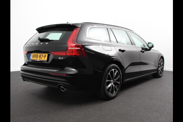 Volvo V60 2.0 B4 Momentum | Climate control | Cruise control adaptieve | Parkeersensoren | Achteruitrijd camera | LED | Verwarmde voorstoelen | Lane assist | Apple Carplay/ Android Auto