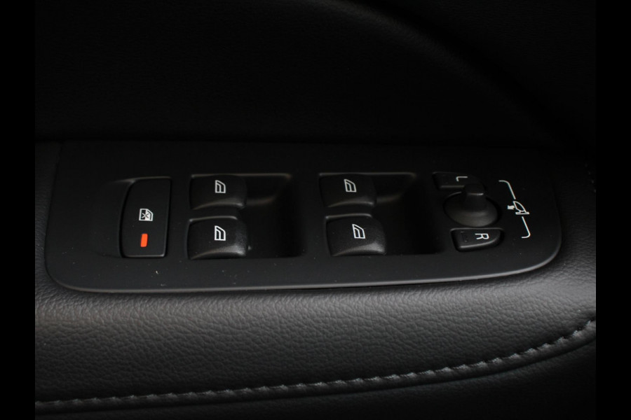 Volvo V60 2.0 B4 Momentum | Climate control | Cruise control adaptieve | Parkeersensoren | Achteruitrijd camera | LED | Verwarmde voorstoelen | Lane assist | Apple Carplay/ Android Auto