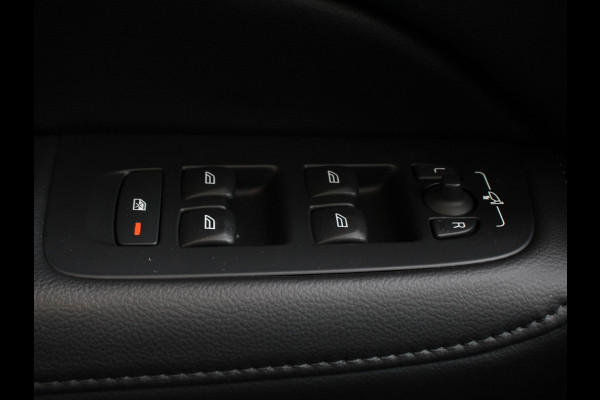 Volvo V60 2.0 B4 Momentum | Climate control | Cruise control adaptieve | Parkeersensoren | Achteruitrijd camera | LED | Verwarmde voorstoelen | Lane assist | Apple Carplay/ Android Auto