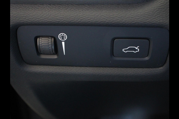 Volvo V60 2.0 B4 Momentum | Climate control | Cruise control adaptieve | Parkeersensoren | Achteruitrijd camera | LED | Verwarmde voorstoelen | Lane assist | Apple Carplay/ Android Auto