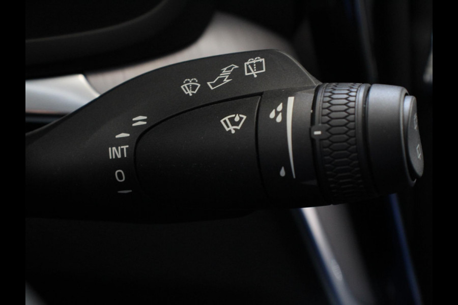 Volvo V60 2.0 B4 Momentum | Climate control | Cruise control adaptieve | Parkeersensoren | Achteruitrijd camera | LED | Verwarmde voorstoelen | Lane assist | Apple Carplay/ Android Auto