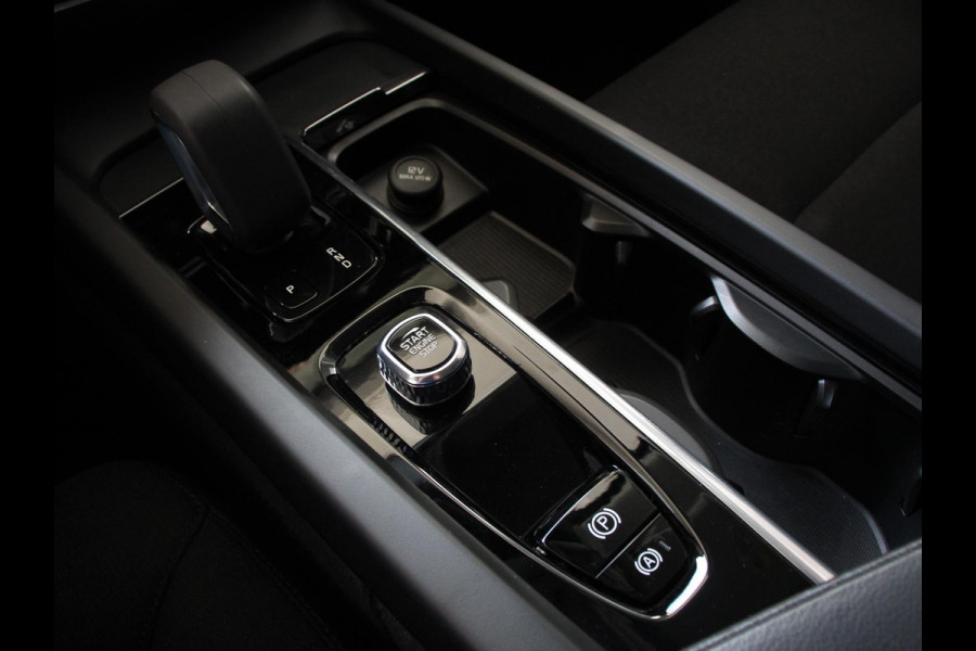 Volvo V60 2.0 B4 Momentum | Climate control | Cruise control adaptieve | Parkeersensoren | Achteruitrijd camera | LED | Verwarmde voorstoelen | Lane assist | Apple Carplay/ Android Auto