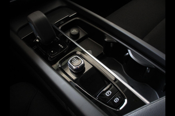 Volvo V60 2.0 B4 Momentum | Climate control | Cruise control adaptieve | Parkeersensoren | Achteruitrijd camera | LED | Verwarmde voorstoelen | Lane assist | Apple Carplay/ Android Auto
