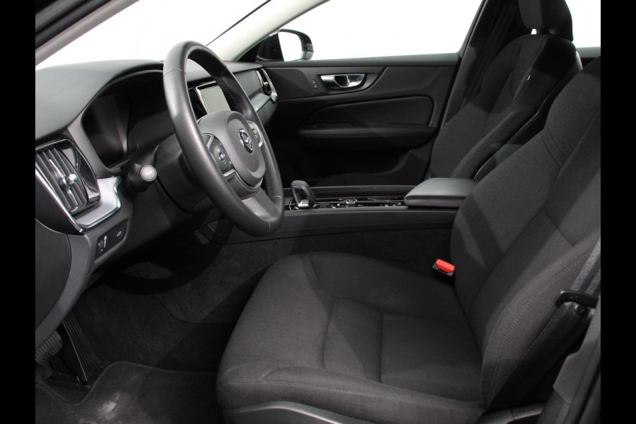 Volvo V60 2.0 B4 Momentum | Climate control | Cruise control adaptieve | Parkeersensoren | Achteruitrijd camera | LED | Verwarmde voorstoelen | Lane assist | Apple Carplay/ Android Auto