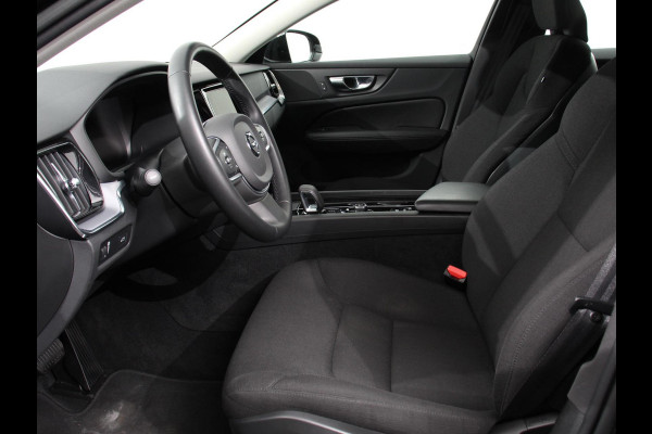 Volvo V60 2.0 B4 Momentum | Climate control | Cruise control adaptieve | Parkeersensoren | Achteruitrijd camera | LED | Verwarmde voorstoelen | Lane assist | Apple Carplay/ Android Auto