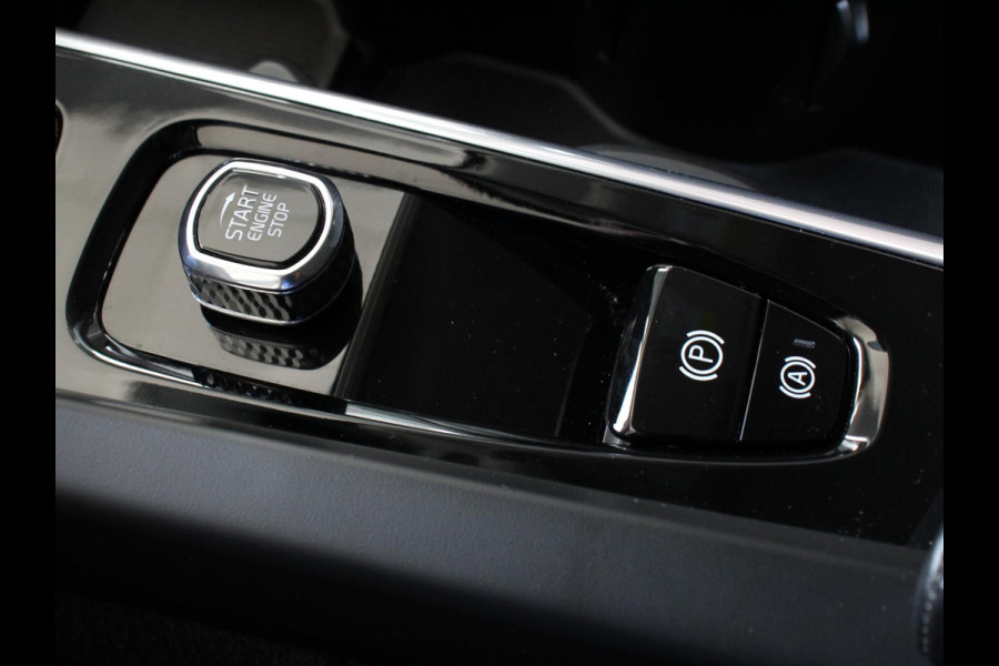 Volvo V60 2.0 B4 Momentum | Climate control | Cruise control adaptieve | Parkeersensoren | Achteruitrijd camera | LED | Verwarmde voorstoelen | Lane assist | Apple Carplay/ Android Auto